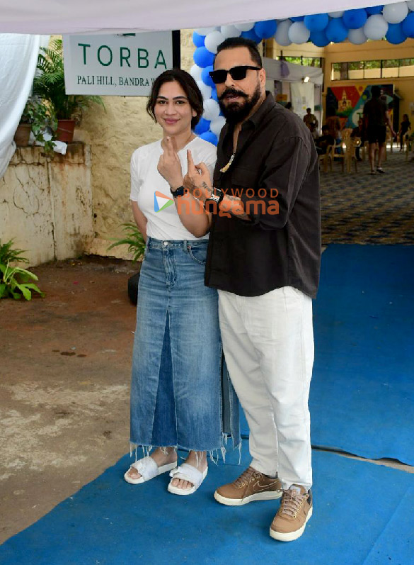 photos maharashtra assembly elections 2024 kartik aaryan rakul preet singh jackky bhagnani and others cast their votes in mumbai 4 4