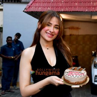 Photos: Mahira Sharma snapped celebrating birthday with media