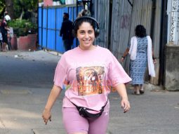 Photos: Neha Bhasin snapped at Carter Road