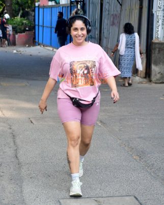 Photos: Neha Bhasin snapped at Carter Road