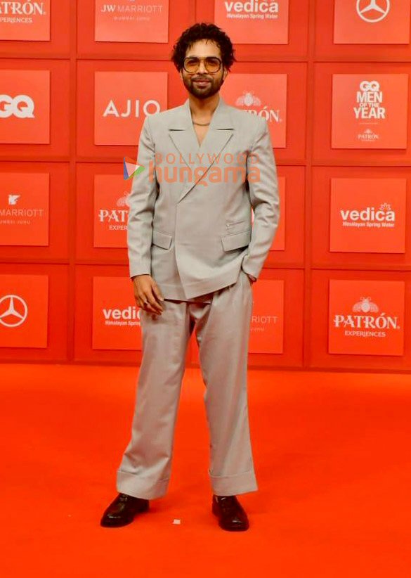 photos nora fatehi shraddha kapoor varun dhawan kartik aaryan and others grace the gq men of the year awards 2024 19