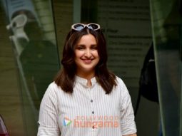 Photos: Parineeti Chopra snapped in Andheri