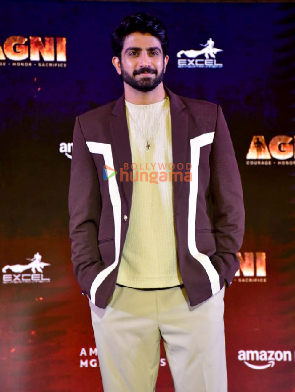 photos pratik gandhi saiyami kher divyenndu farhan akhtar and team agni snapped at the trailer launch 10