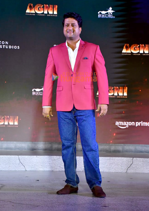 photos pratik gandhi saiyami kher divyenndu farhan akhtar and team agni snapped at the trailer launch 9