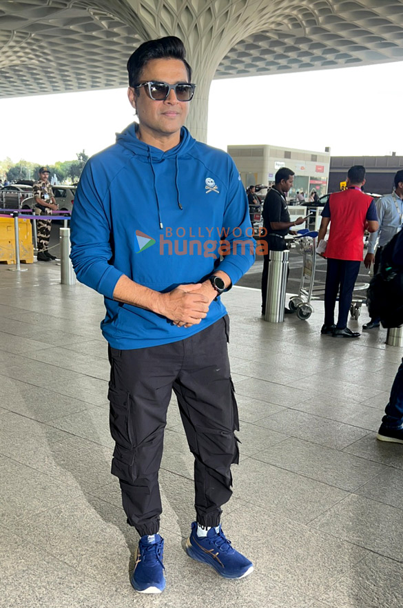 photos r madhavan and anusha dandekar snapped at the airport 2