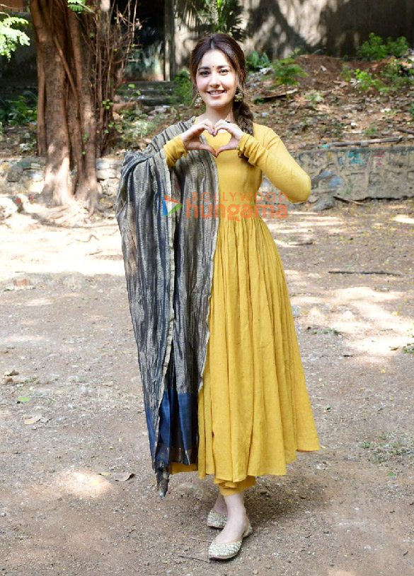 photos raashii khanna kicks off her pre birthday celebrations with a plantation drive along with 100 kids at the bhamla foundation 5