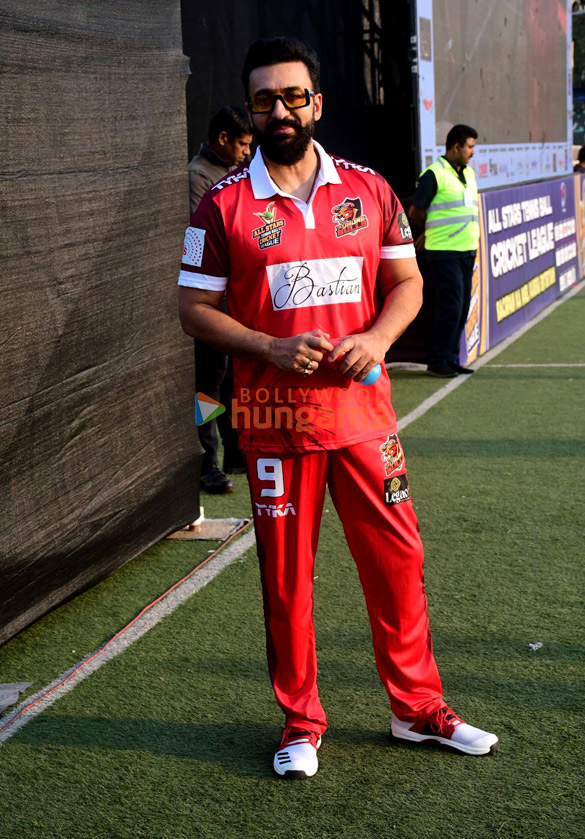 Photos: Raj Kundra, Arjun Bijlani and others attend the the opening match of All Star Tennis Ball Cricket League in Bandra | Parties & Events