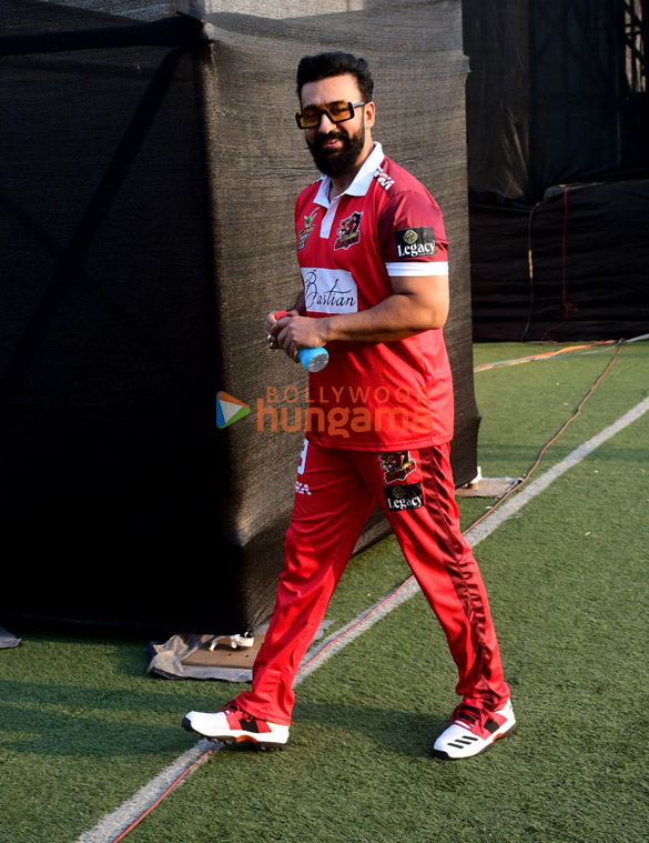 photos raj kundra arjun bijlani and others attend the the opening match of all star tennis ball cricket league in bandra 3
