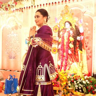 Photos: Rani Mukerji and Tanishaa Mukerji seek blessings of Maa Kali on the occasion of Diwali