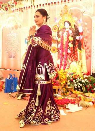 Photos: Rani Mukerji and Tanishaa Mukerji seek blessings of Maa Kali on the occasion of Diwali