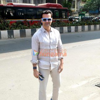 Photos: Rohit Roy snapped in Bandra