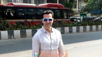 Photos: Rohit Roy snapped in Bandra