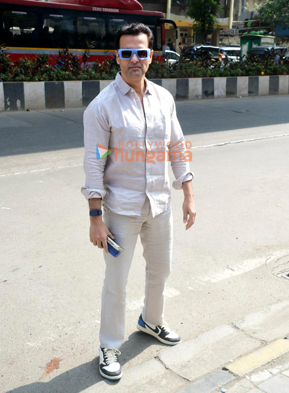 photos rohit roy snapped in bandra 5