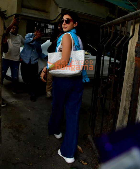 photos sara ali khan snapped in juhu 1 10