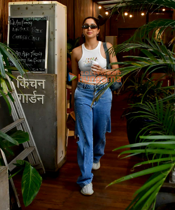 photos sharvari snapped in juhu 5 2