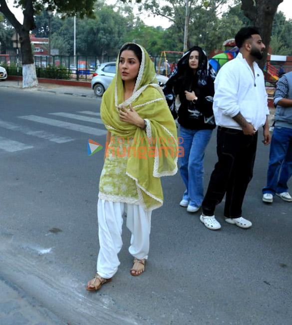 photos shehnaaz gill snapped a gurudwara 4