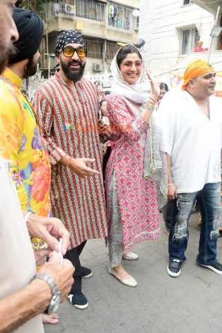 Photos: Shilpa Shetty, Raj Kundra and Nimrat Kaur snapped outside a Gurudwara