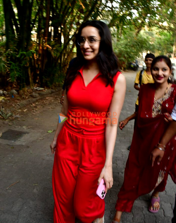 photos shraddha kapoor snapped in juhu 4 22