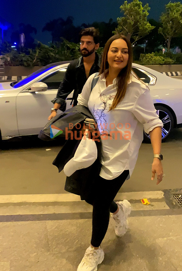 photos sonakshi sinha and zaheer iqbal snapped at the airport 45 2