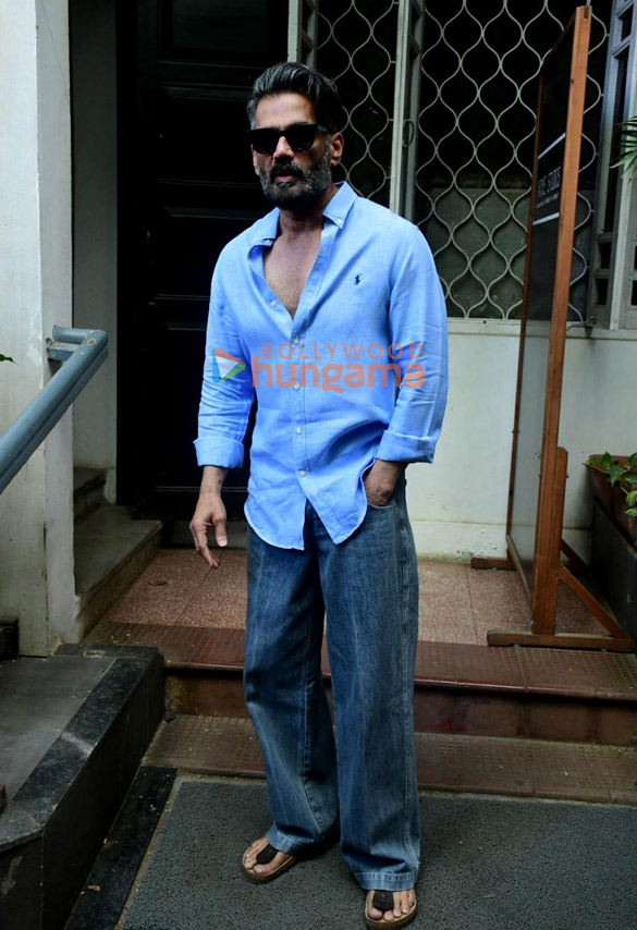 photos suniel shetty snapped at krome studio in bandra 3
