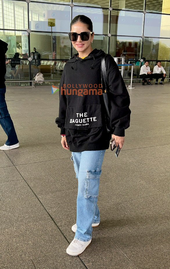 Photos: Sunny Leone, Anushka Sen and others snapped at the airport Photos: Sunny Leone, Anushka Sen and others snapped at the airport