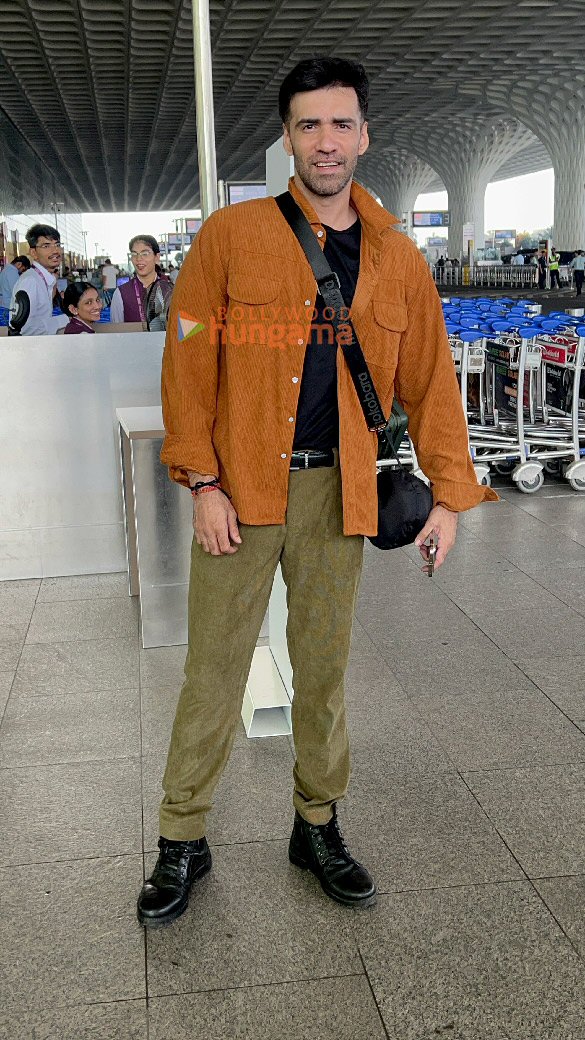 photos sunny leone anushka sen and others snapped at the airport 3