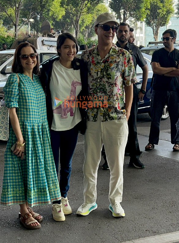 photos sunny leone anushka sen and others snapped at the airport 5