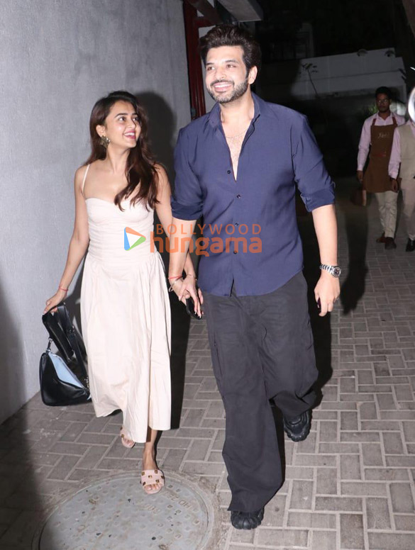 photos tejasswi prakash and karan kundrra snapped in santacruz 3