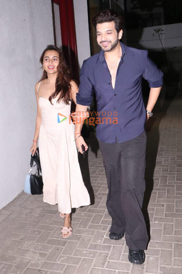 photos tejasswi prakash and karan kundrra snapped in santacruz 5