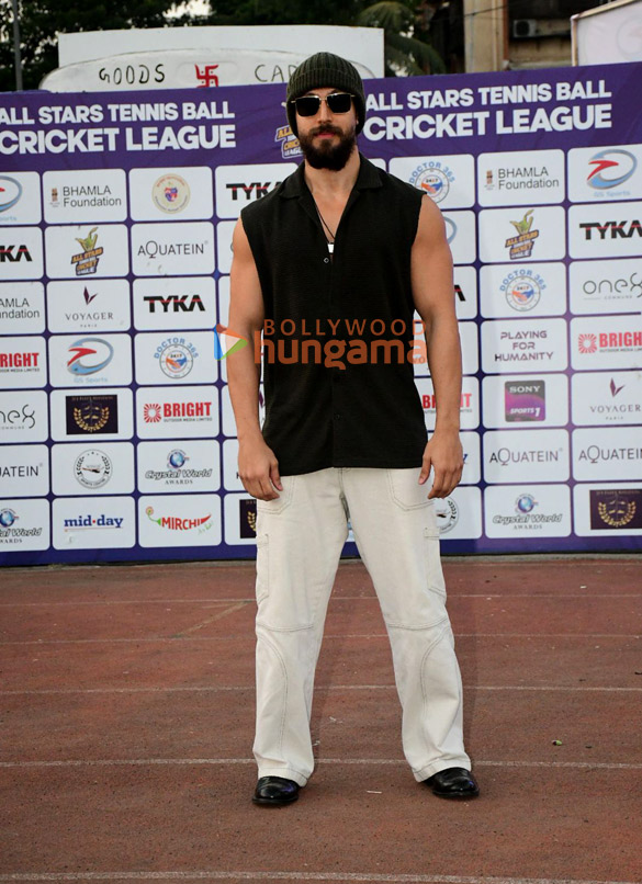 photos tiger shroff shilpa shetty mouni roy raj kundra arjun bijlani and others attend the the opening match of all star tennis ball cricket league in bandra 4
