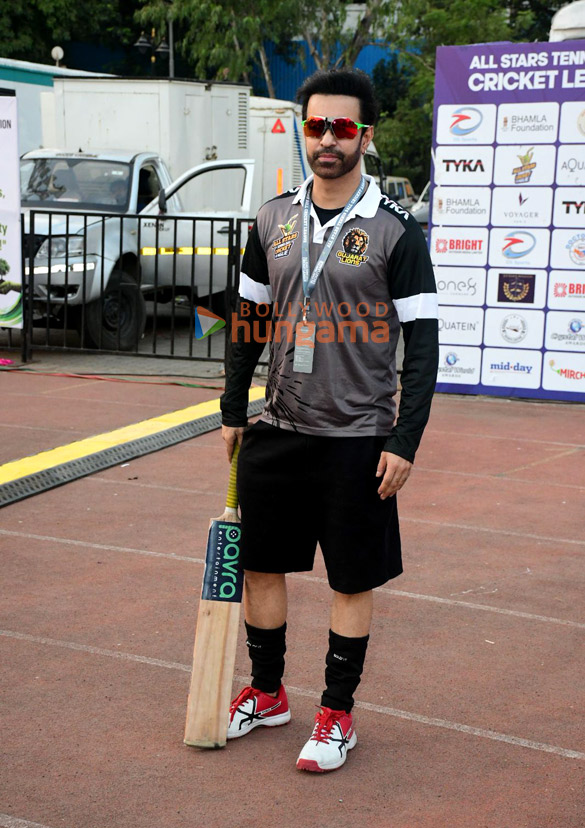photos tiger shroff shilpa shetty mouni roy raj kundra arjun bijlani and others attend the the opening match of all star tennis ball cricket league in bandra 6