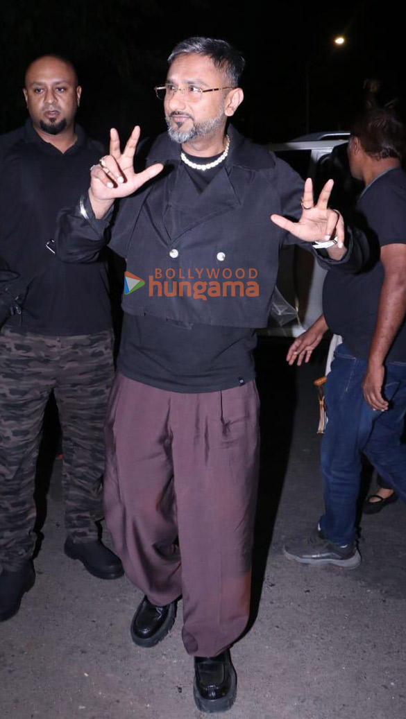 photos yo yo honey singh snapped outside bastian in bandra 2