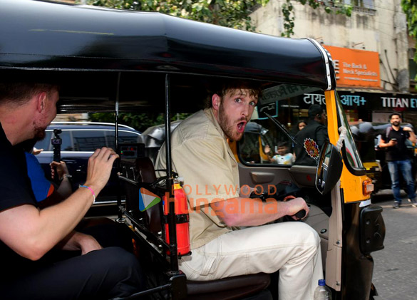 photos youtuber logan paul rides auto rickshaw in bandra 3