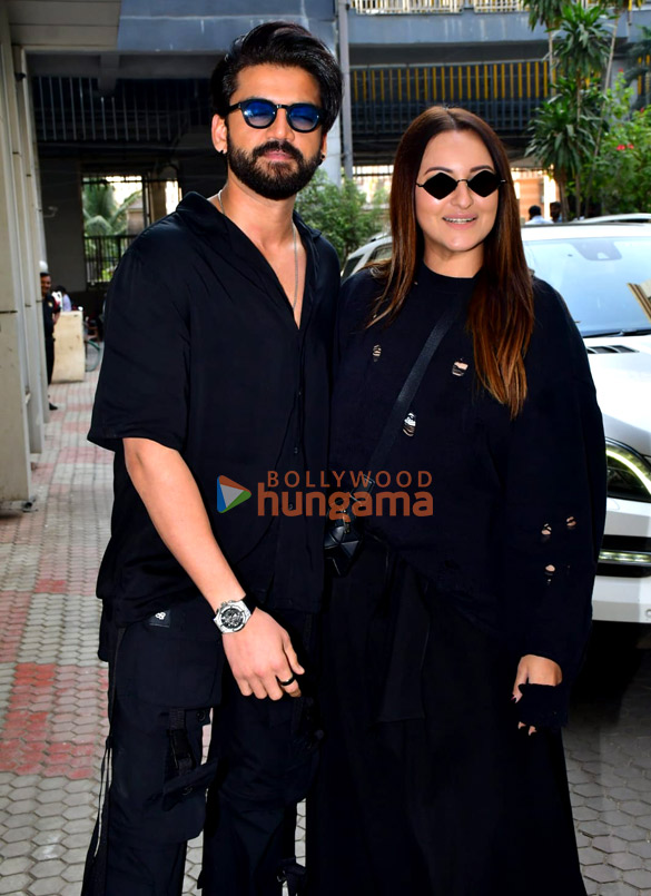 Photos: Zaheer Iqbal and Sonakshi Sinha snapped in Andheri Photos: Zaheer Iqbal and Sonakshi Sinha snapped in Andheri
