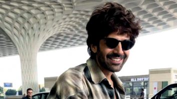 Rooh Baba Dancing with a pap on the airport! Kartik Aaryan