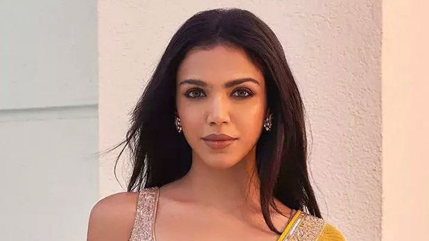 Shriya Pilgaonkar raises alarm over Delhi’s air quality crisis: “We need collective action to tackle climate change”