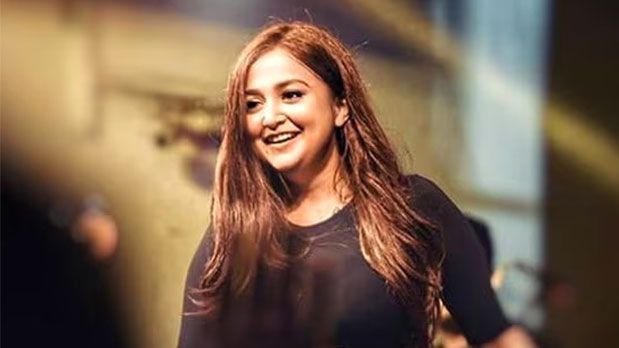 Monali Thakur abruptly ends Varanasi concert; slams organisers for mismanagement, calls them “unethical and irresponsible”