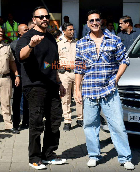 photos akshay kumar rohit shetty and jr ntr snapped at kalina airport 1