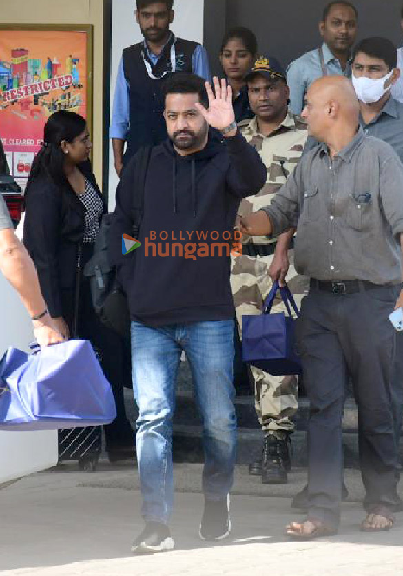 photos akshay kumar rohit shetty and jr ntr snapped at kalina airport 2