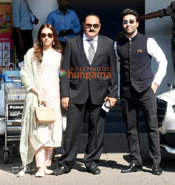 photos alia bhatt ranbir kapoor kareena kapoor khan saif ali khan and others snapped at kalina airport 5