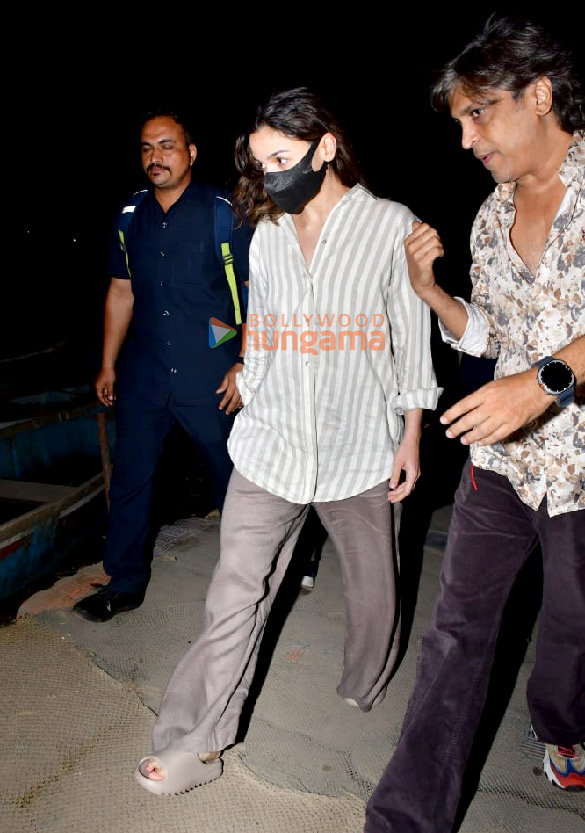 Photos: Alia Bhatt and Bobby Deol snapped at Versova jetty Photos: Alia Bhatt and Bobby Deol snapped at Versova jetty