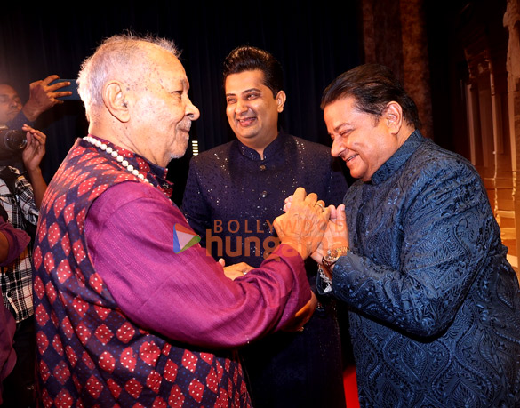 photos anuradha paudwal anveshi jain pandit hariprasad chaurasia and others at the launch of anup jalota and sumeet tappoos album legacy 2