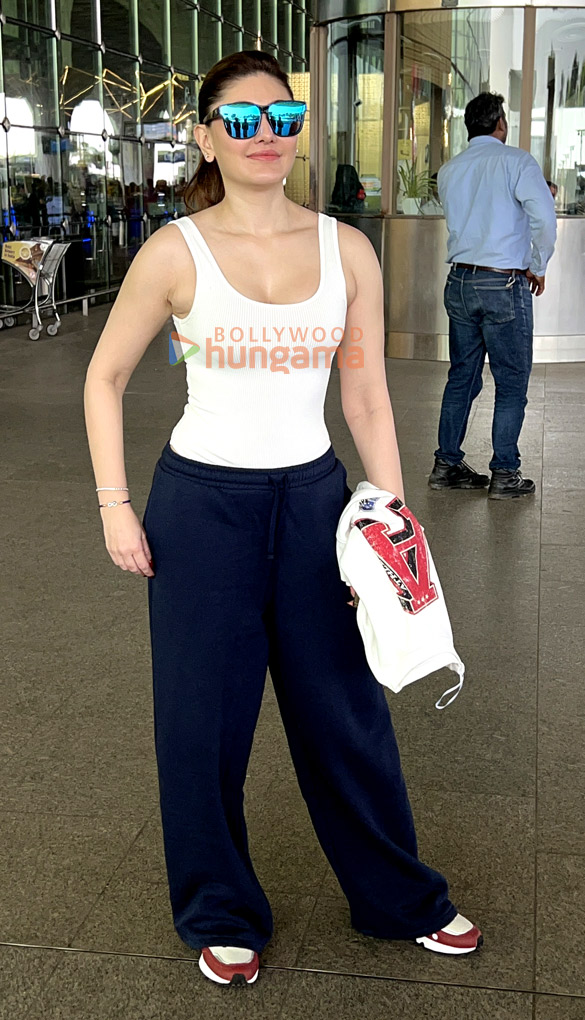 photos arjun kapoor dia mirza shefali jariwala and others snapped at the airport 3