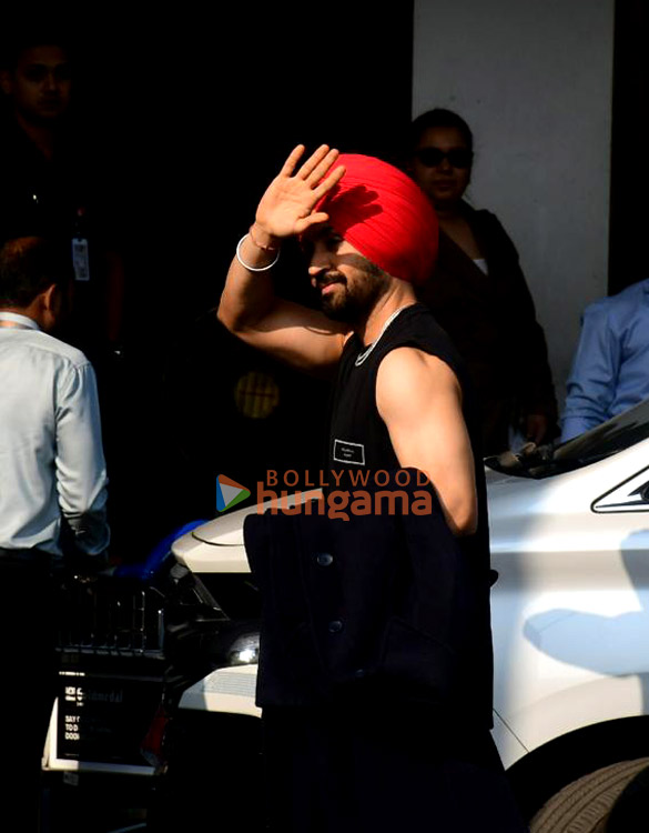 photos diljit dosanjh snapped at kalina airport 4 3