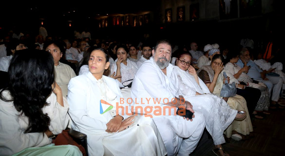 photos javed akhtar ehsaan noorani and others snapped at ustad zakir husains prayer meet 11