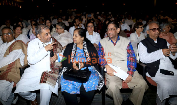 photos javed akhtar ehsaan noorani and others snapped at ustad zakir husains prayer meet 13