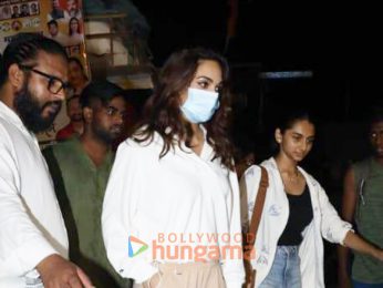Photos: Kiara Advani snapped at Versova jetty Photos: Kiara Advani snapped at Versova jetty