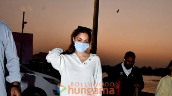 Photos: Kiara Advani snapped at Versova jetty