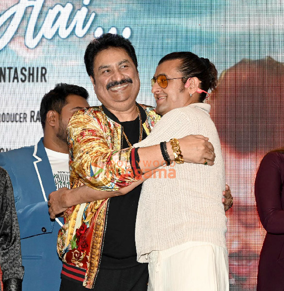 photos kumar sanu sonu nigam anuradha paudwal agam nigam sonu kakkar and others snapped at the launch of aditya shankars debut song shikayat hai 3