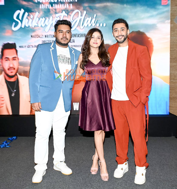photos kumar sanu sonu nigam anuradha paudwal agam nigam sonu kakkar and others snapped at the launch of aditya shankars debut song shikayat hai 4